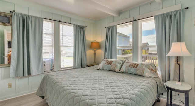 Коттедж Walk to Shore: Freeport Beach House w/ Grill