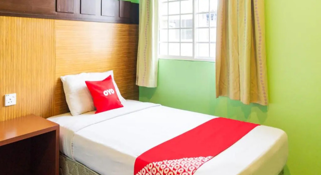 Номер Deluxe OYO 89408 Royal Hotel