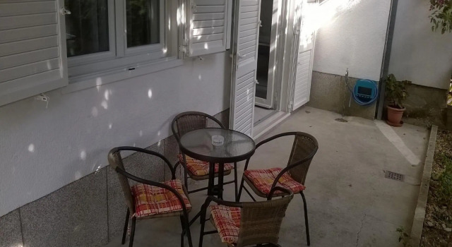 Tom - 500 m From sea - A1, Rezerwuj Hotel Hotele w Split Region z parkingiem, Parking