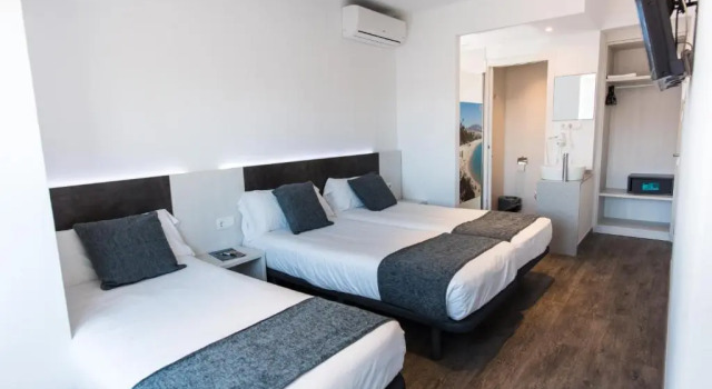 Трёхместный номер Standard Hostal Ribas