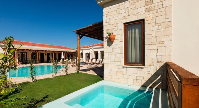 Полулюкс с видом на бассейн Casa Afytos - Adults Only