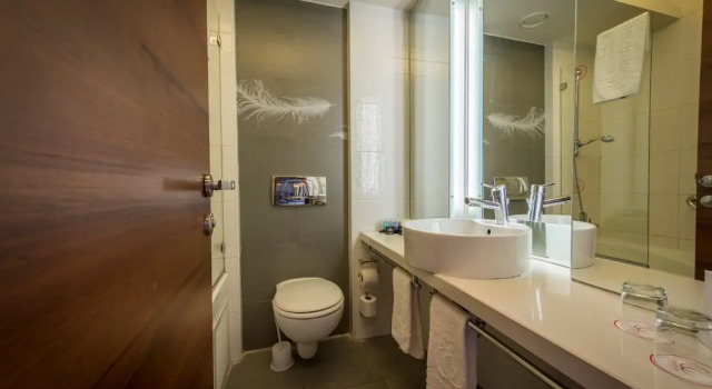 Семейный номер Standard с балконом Neptune Eilat By Dan Hotels