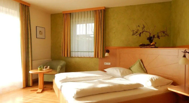 Hotel Neustifter, Book Hotel Poysdorf Weinviertel