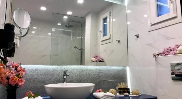 Полулюкс с балконом IONIAN SUITES by Bruskos