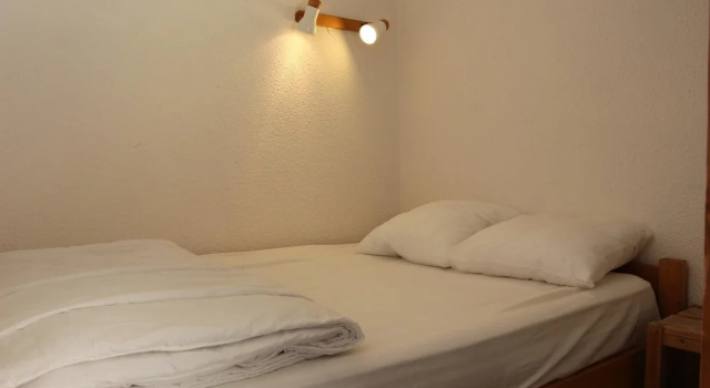 This studio of about 25m2 is quite, on the 5th floor Holiday home 1 ag, Prenota Hotel Hotel a Alvernia con parcheggio, Parcheggio