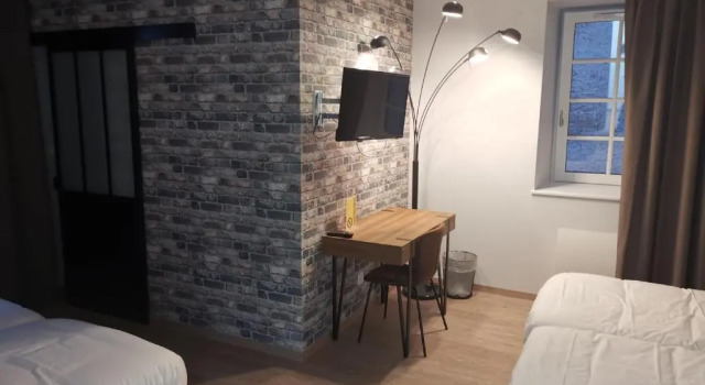 Le Relais Du Chapeau Rouge, Rezerwuj Hotel Saint-Loup-Lamaire Poitou-Charentes