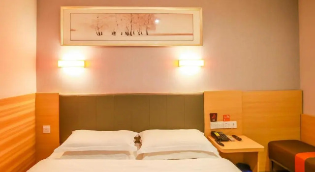 7Days Premium Zhangjiajie Railway Station Square