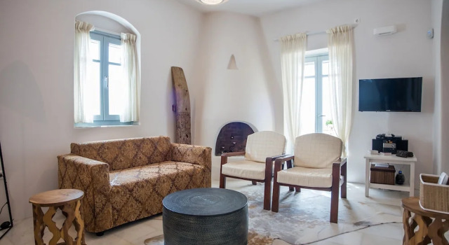 Eclectic island villa - gorgeous sea views, garden by VillaRentalsgr, Prenota Villa Ambelas Paro