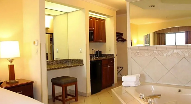 Двухместный люкс Holiday Inn Express Hotel & Suites Tucson Mall by IHG