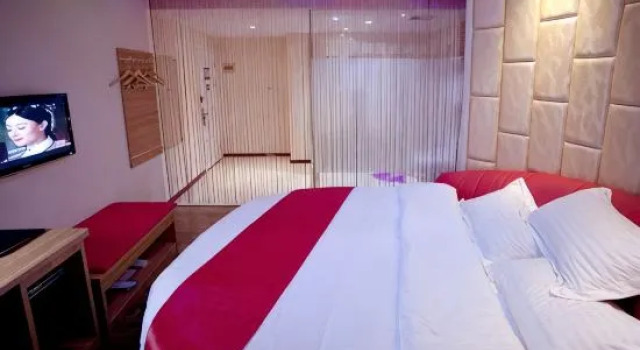 Кровать в общем номере Huating Hotel (Jiangdu District Shaobo Ancient Town)