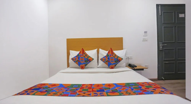 Номер Deluxe FabHotel Indraprastha