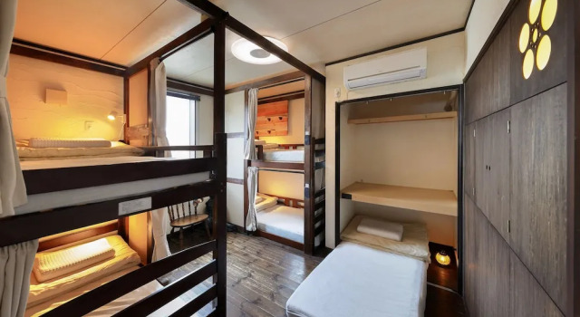 Кровать в общем номере (мужской номер) Sendai Guest House UMEBACHI