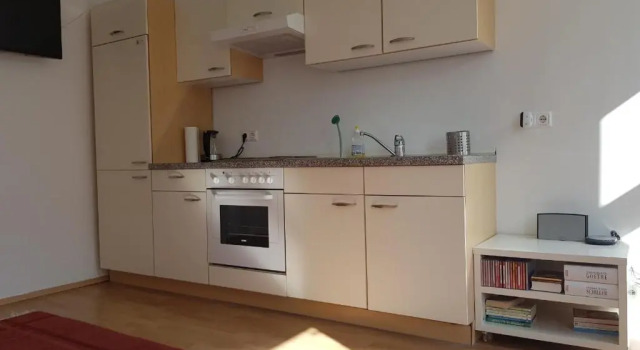 Schubert Park Apartment near Volksopera Vienna, Prenota Appartamento Vienna Austria, vicino a Alserstraße Metro Stop
