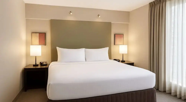 Двухместный полулюкс с балконом Crowne Plaza - Chicago West Loop by IHG