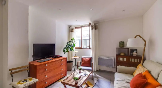 Апартаменты Charming Flat - 6 Mins to Gare Du Nord Metro