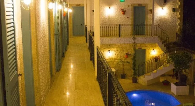 Avlu Alacati Butik Otel