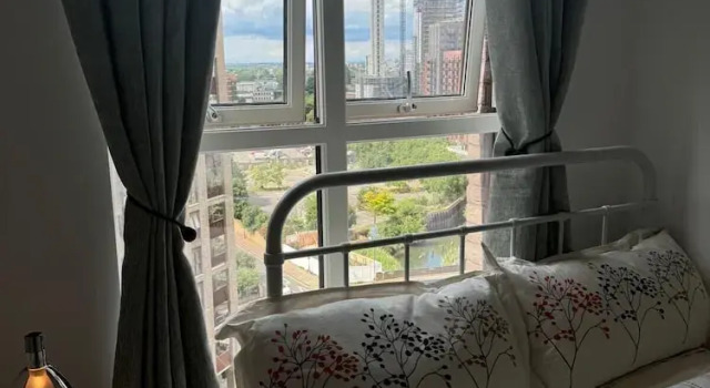 Barking Bliss - Bright Apartment With City Views, Rezervați Apartament Apartamente în Merseyside, Apartament