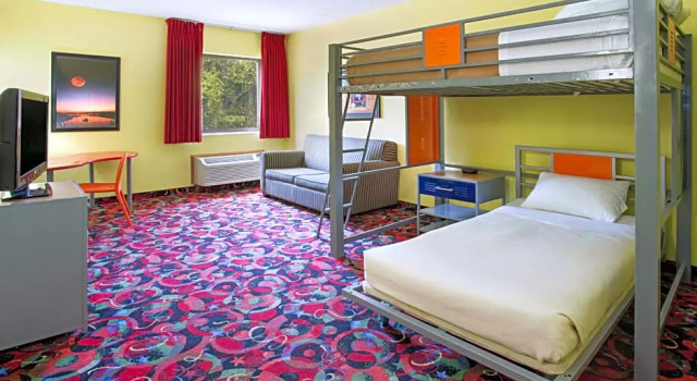 Шестиместный семейный люкс Ramada by Wyndham Bettendorf