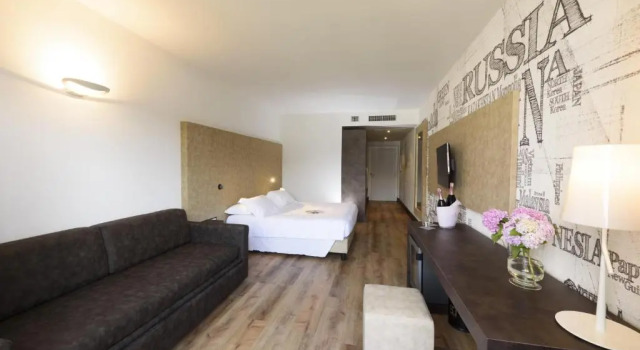 Четырёхместный номер Standard Bella Hotel & Restaurant with private dock for mooring boats