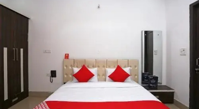 Hotel Abhinandan by OYO Rooms, Забронировать Отель Таннасар штат Харьяна