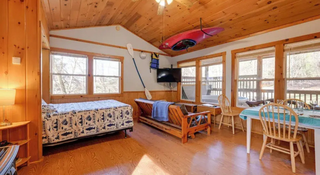 Cabin w/ Hot Tub - Near Nantahala Outdoor Center!, Buchen Sie Hotel Bryson City Great Smoky Mountains