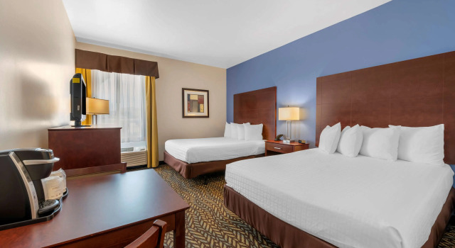 Четырёхместный номер Standard Best Western Plus Covered Bridge Inn