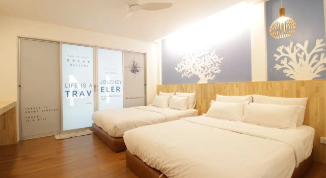 Четырёхместный номер Standard с балконом Tawaen Beach Resort