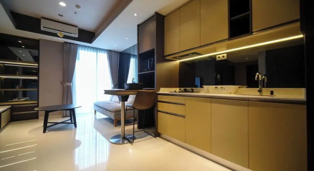 Апартаменты Modern And Cozy 2Br At Grand Sungkono Lagoon Apartment