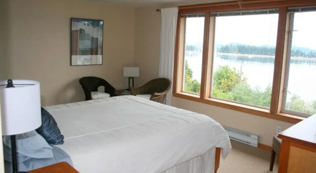 Quadra Island Harbour House B&B, Prenota Bed & breakfast Quathiaski Cove 