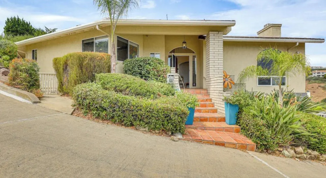 Коттедж San Marcos Getaway w/ Deck & Lake Views!