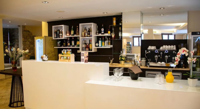 Отель AHG Donna Silvia Wellness Hotel, Забронировать Отель Отели Манерба с завтраком, Завтраки