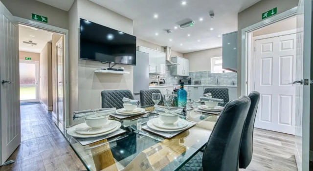 Коттедж Stylish House- Bham Airport and NEC, Solihull