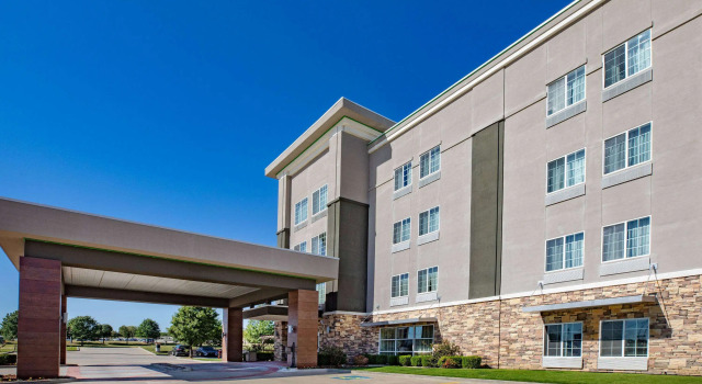 La Quinta Inn & Suites by Wyndham Tulsa - Catoosa Route 66, Boek Hotel Hotels in Catoosa met zwembad, Zwembad