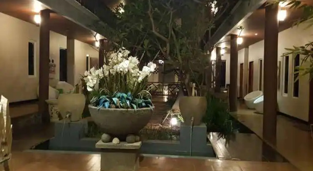 Narisha Guesthouse, Забронировать Отель Отели Купанг с завтраком, Завтраки