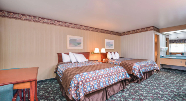 Четырёхместный номер Standard Americas Best Value Inn Phoenix Medford