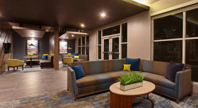 Courtyard by Marriott San Diego El Cajon, Забронировать Отель Эль-Кахон San Diego County, рядом с Музей и центр Западного культурного наследия им. Олафа Вигхорста