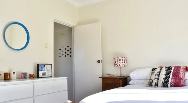 Bright Artist Apartment in Maroubra