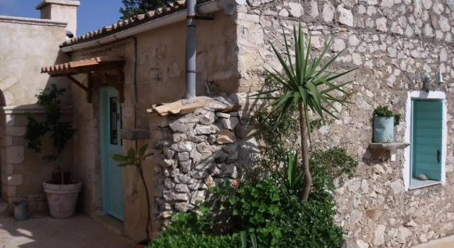 Коттедж Delightful Stone Greek Cottages - Daisy Studio Marguerite one Half Bdrms