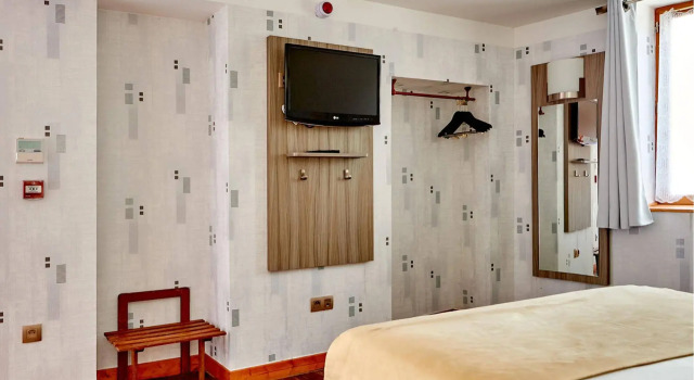 Logis hôtel Au Relais Nivernais, Забронировать Отель Невер Nièvre