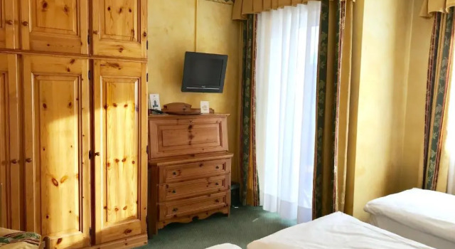 Полулюкс Hotel Olimpia