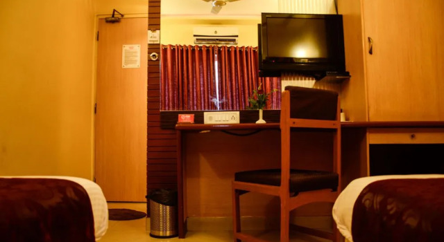 OYO Rooms Bandra West, Забронировать Отель Отели штата Махараштры 3 звезды, 3*