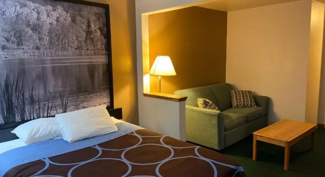 Номер Deluxe AmeriVu Inn and Suites Shawano WI