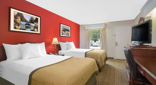 Четырёхместный номер Standard Baymont by Wyndham Brunswick GA