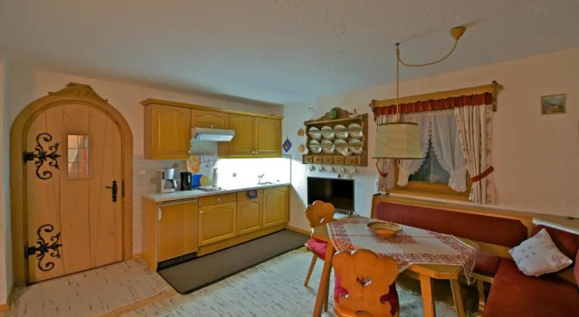 Holzschnitzers Appartements, Rezerwuj Apartament Hotele w Tyrol z parkingiem, Parking