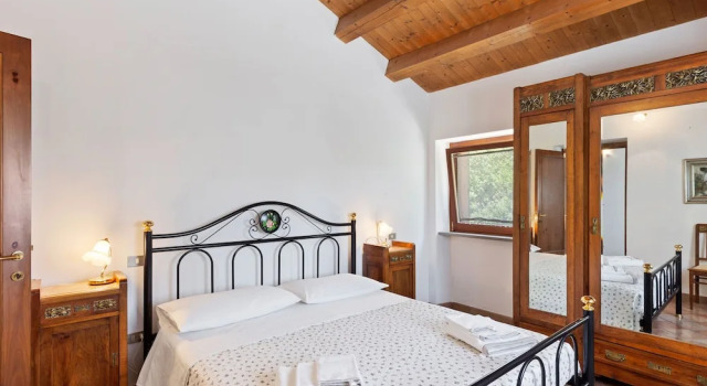 Delightful Villa in Varano with Fireplace, Забронировать Вилла Коттеджи Побережья Марок, Коттедж