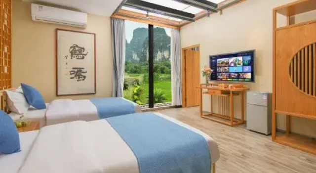 Семейный люкс с балконом и с видом на реку Lees Country Inn