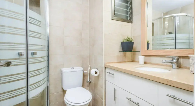 Апартаменты с балконом Herzliya Seaside Charming Home by Sea N' Rent