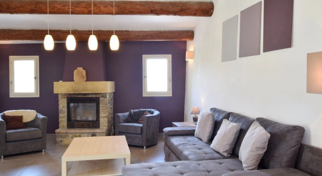 Spacious Holiday Home with Swimming Pool in Montaulieu, Rezervasyon Daire Montaulieu Drôme Provençale