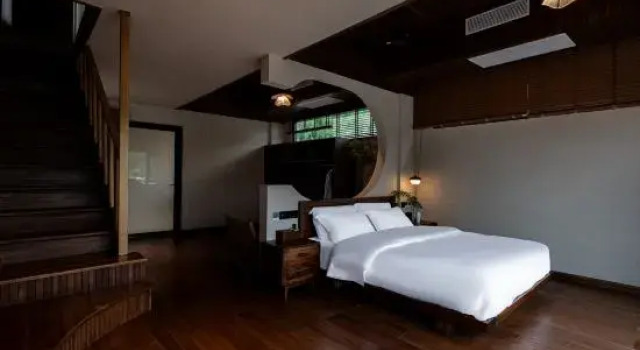 Семейный люкс Мансарда Tengchong Dongpo Song's Aesthetic Hot Spring Hotel (Heshun Ancient Town Branch)