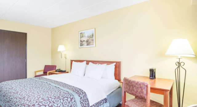 Двухместный номер Standard Days Inn by Wyndham Athens
